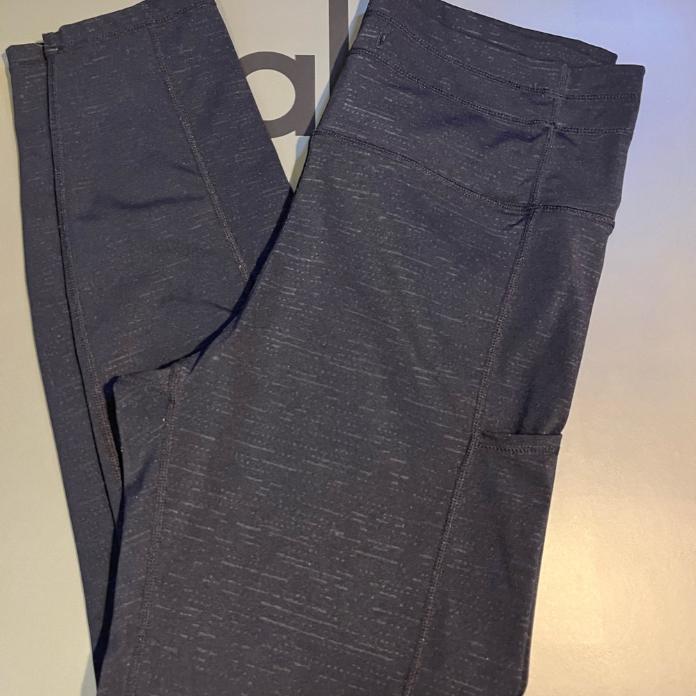 ZYIA Black Lined Battleship Pocket Luxe 7/8 Leggings – (no drawstring)